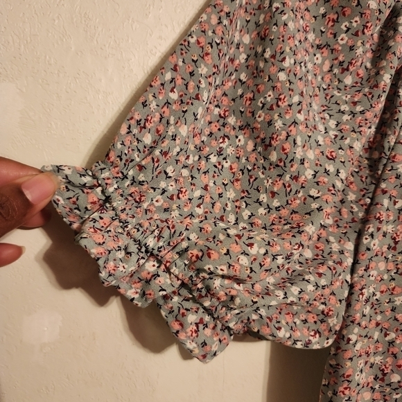 Blue Mood Floral Tie Back Short Sleeve Blouse Size L NWT - Picture 9 of 10